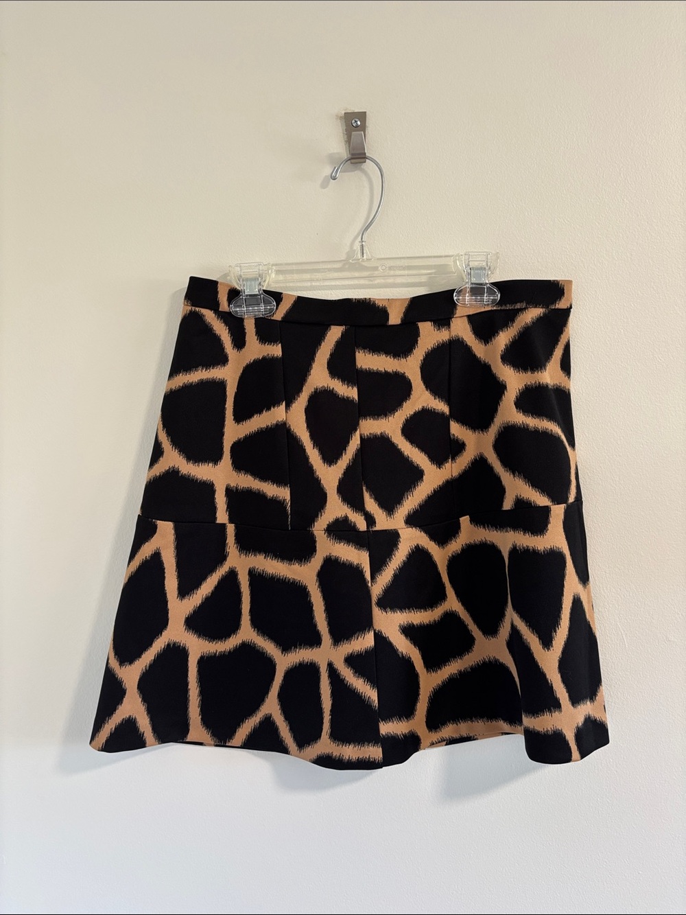Michael Kors Skirt in Black and Tan Giraffe Print Size 6